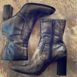 Nine West gray leather ankle boots / booties.